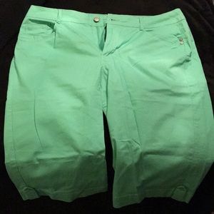 🐠🍹 Perfect capris for summertime!